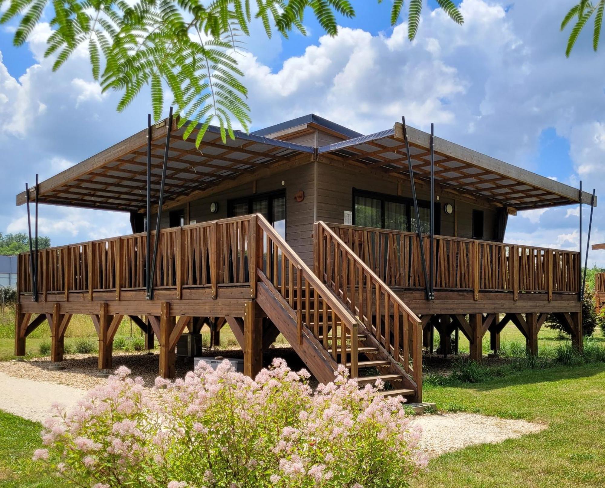 Les Chalets Du Moulin De Valade Condat-sur-Trincou Exterior foto